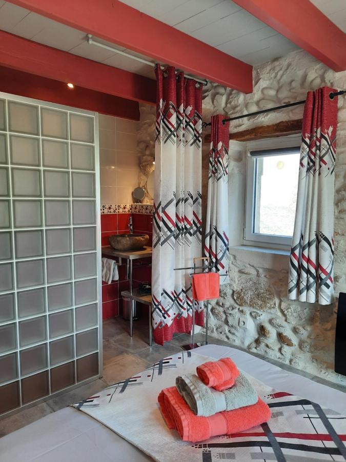 L'Echappee Tremoussante Bed and Breakfast Saint-Barthélemy-de-Vals Εξωτερικό φωτογραφία